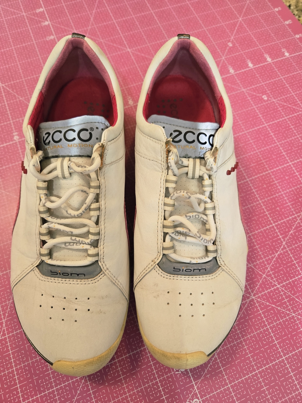Ecco Biom Leather Sneakers in Cream with Pink Lining Size 7,5